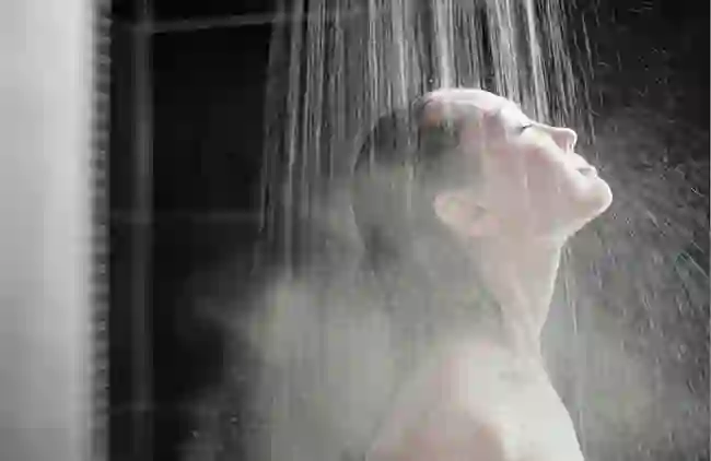 Corona virus die from bathing with hot water of Does Corona virus die from bathing with hot water? Know its truth from experts..